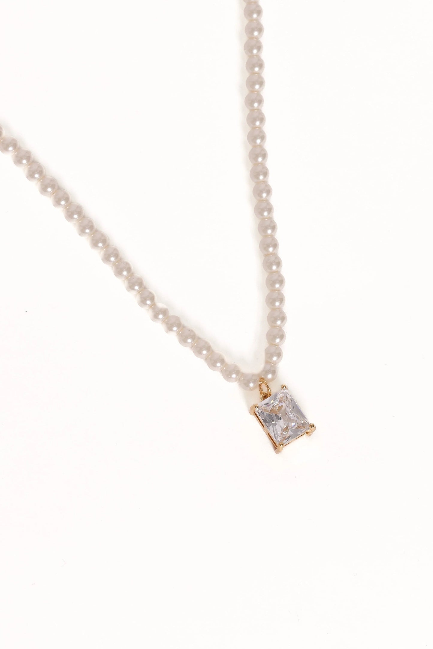 Emerald-Cut Pendant Pearl Necklace